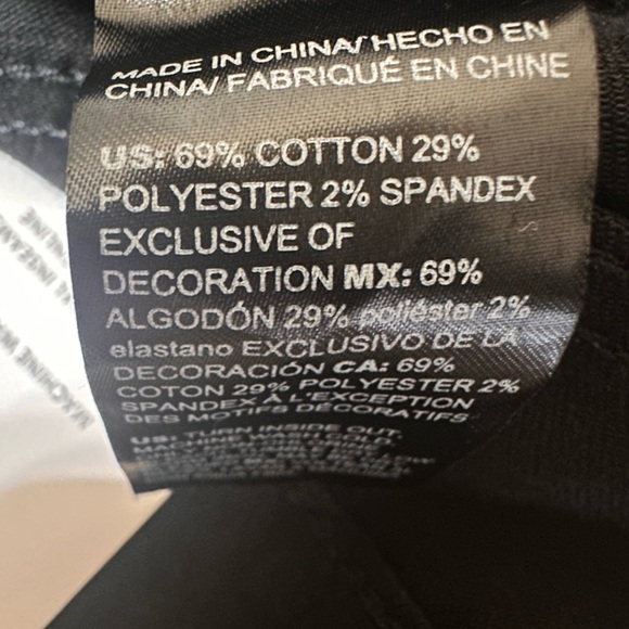 White House Black Market High-Rise Bootcut
Embroidered-Hem Crop Jeans Size 4 NWT - Picture 11 of 11